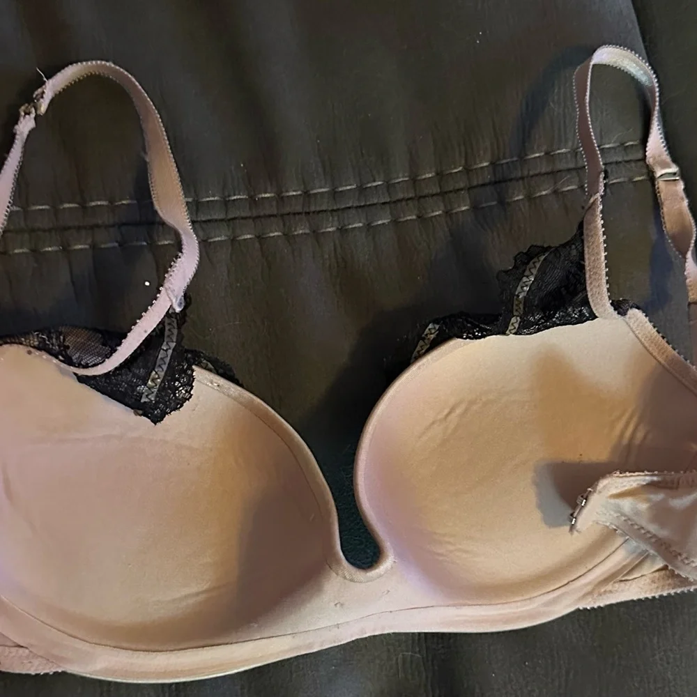 Victorias Secret cream and black lace bra 32D - Picture 4 of 5